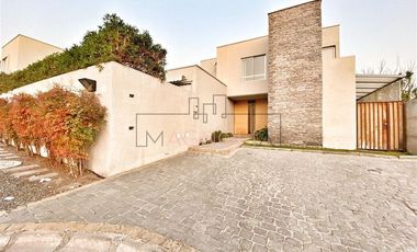 Casa en Arriendo en AVENIDA SERGIO CORREA