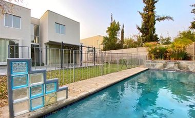 Casa en Arriendo en AVENIDA SERGIO CORREA