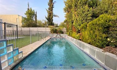 Casa en Arriendo en AVENIDA SERGIO CORREA