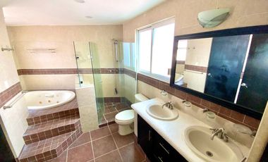 OPORTUNIDAD CASA en ESQUINA