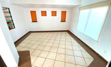 OPORTUNIDAD CASA en ESQUINA