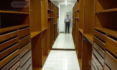 Piso completo de categoria en Nueva Córdoba .