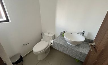 Casa en RENTA AMUEBLADA Toluca, a 40 minutos de Santa Fe, ideal para pilotos y ejecutivos, cercana a Aeropuerto y a Parques Industriales.