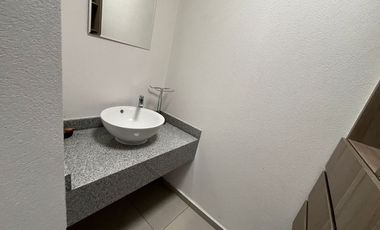 Casa en RENTA AMUEBLADA Toluca, a 40 minutos de Santa Fe, ideal para pilotos y ejecutivos, cercana a Aeropuerto y a Parques Industriales.