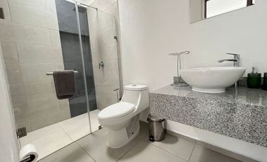 Casa en RENTA AMUEBLADA Toluca, a 40 minutos de Santa Fe, ideal para pilotos y ejecutivos, cercana a Aeropuerto y a Parques Industriales.