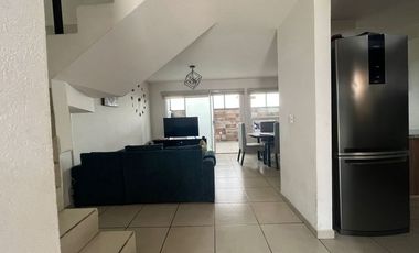 Casa en RENTA AMUEBLADA en Toluca, a 40 minutos de Santa Fe, ideal para pilotos o ejecutivos, cercana a Aeropuerto y a Parques Industriales.