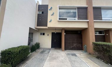 Casa en RENTA AMUEBLADA en Toluca, a 40 minutos de Santa Fe, ideal para pilotos o ejecutivos, cercana a Aeropuerto y a Parques Industriales.