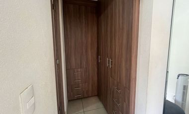 Casa en RENTA AMUEBLADA en Toluca, a 40 minutos de Santa Fe, ideal para pilotos o ejecutivos, cercana a Aeropuerto y a Parques Industriales.