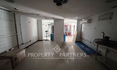 Espectacular local en Av. Padre Hurtado Norte, Vitacura.