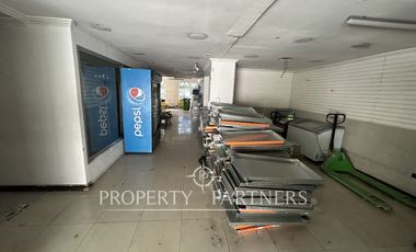 Espectacular local en Av. Padre Hurtado Norte, Vitacura.