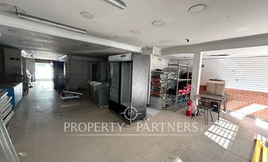 Espectacular local en Av. Padre Hurtado Norte, Vitacura.