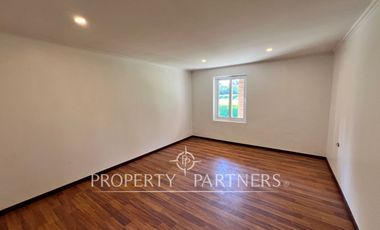 Campo de ensueño con casa nueva