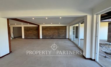 Campo de ensueño con casa nueva