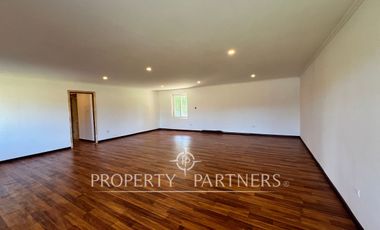 Campo de ensueño con casa nueva