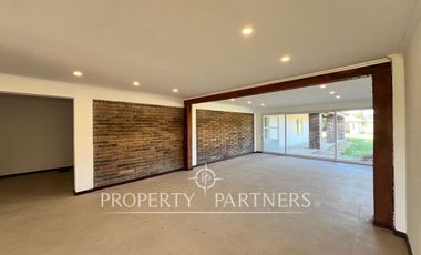 Campo de ensueño con casa nueva