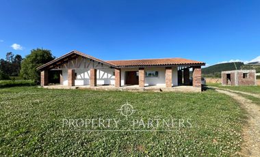 Campo de ensueño con casa nueva