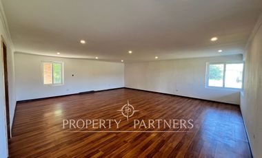 Campo de ensueño con casa nueva