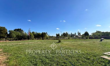 Campo de ensueño con casa nueva