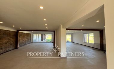 Campo de ensueño con casa nueva