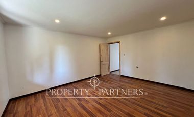 Campo de ensueño con casa nueva