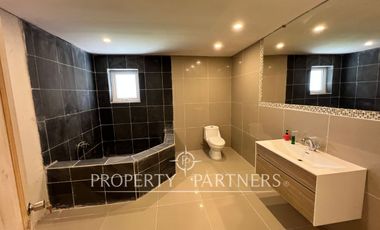 Campo de ensueño con casa nueva