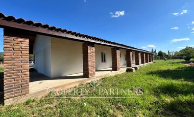 Campo de ensueño con casa nueva