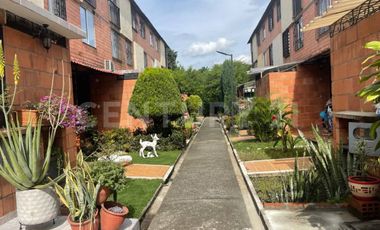 ALQUILER CASA CIUDAD DOS MIL