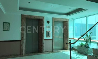 Se arrienda oficina en Santa Barbara