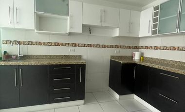 ALQUILER DE DEPARTAMENTO CON ESTACIONAMIENTO EN SURCO