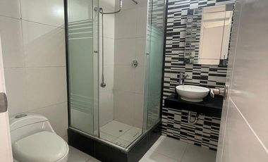 ALQUILER DE DEPARTAMENTO CON ESTACIONAMIENTO EN SURCO