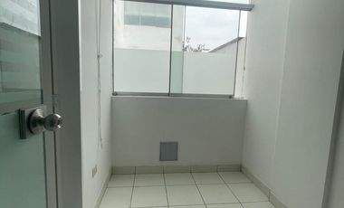 ALQUILER DE DEPARTAMENTO CON ESTACIONAMIENTO EN SURCO