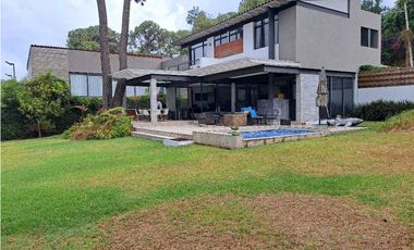 CASA EN VENTA EN CONDOMINIO AVANDARO