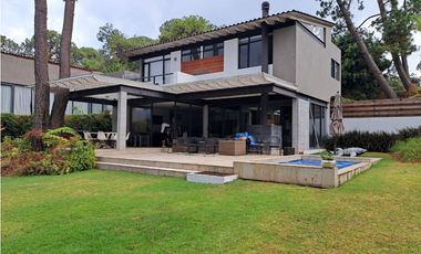 CASA EN VENTA EN CONDOMINIO AVANDARO