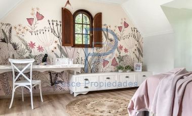 MARAVILLOSA CASA REMODELADA EN LOMAS DE LA DEHESA