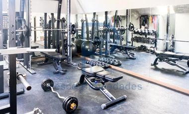 MARAVILLOSA CASA REMODELADA EN LOMAS DE LA DEHESA