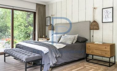 MARAVILLOSA CASA REMODELADA EN LOMAS DE LA DEHESA