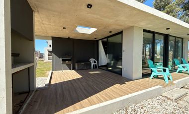 Casa a estrenar en Mar Chiquita