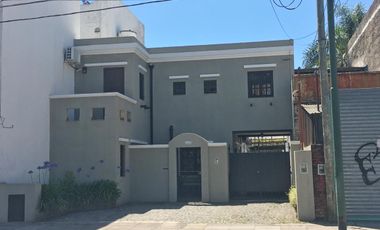 Casa de 6 ambientes con cocheras en venta en San Isidro