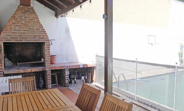 Casa de 6 ambientes con cocheras en venta en San Isidro