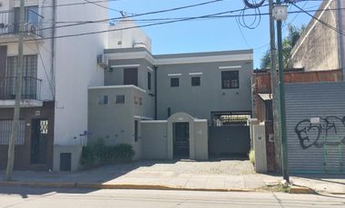 Casa de 6 ambientes con cocheras en venta en San Isidro