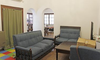 Casa de 6 ambientes con cocheras en venta en San Isidro