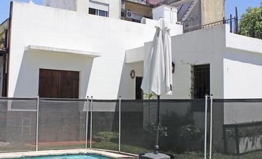 Casa de 6 ambientes con cocheras en venta en San Isidro