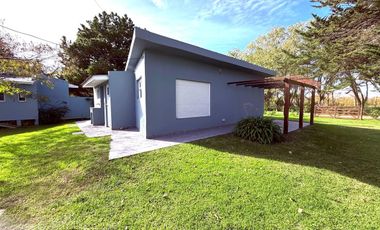 Casa en  venta Mar Chiquita con quincho y deposito - Lote de 592m2