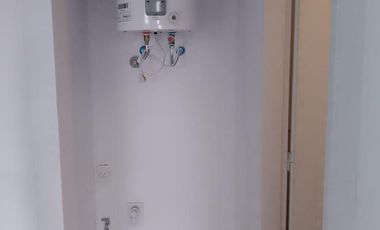 EXCELENTE OPORTUNIDAD A ESTRENAR - GALPON 430m2 - CON 6 DEPARTAMENTOS 2 Amb  - SAN JUSTO