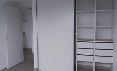 EXCELENTE OPORTUNIDAD A ESTRENAR - GALPON 430m2 - CON 6 DEPARTAMENTOS 2 Amb  - SAN JUSTO