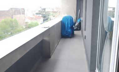 EXCELENTE OPORTUNIDAD A ESTRENAR - GALPON 430m2 - CON 6 DEPARTAMENTOS 2 Amb  - SAN JUSTO
