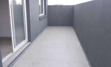 EXCELENTE OPORTUNIDAD A ESTRENAR - GALPON 430m2 - CON 6 DEPARTAMENTOS 2 Amb  - SAN JUSTO