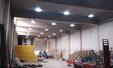 EXCELENTE OPORTUNIDAD A ESTRENAR - GALPON 430m2 - CON 6 DEPARTAMENTOS 2 Amb  - SAN JUSTO