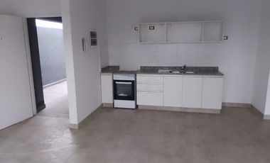 EXCELENTE OPORTUNIDAD A ESTRENAR - GALPON 430m2 - CON 6 DEPARTAMENTOS 2 Amb  - SAN JUSTO