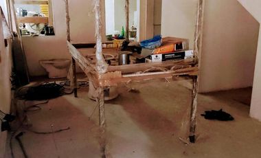 EXCELENTE OPORTUNIDAD A ESTRENAR - GALPON 430m2 - CON 6 DEPARTAMENTOS 2 Amb  - SAN JUSTO